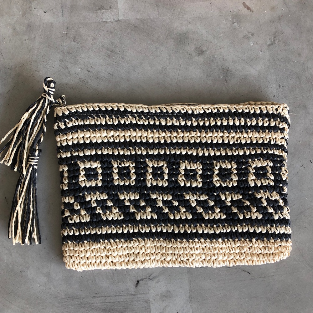 Straw beach clutch
